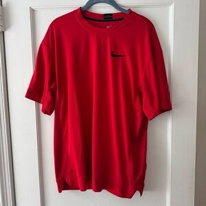 Nike Men's Red Short Sleeve Tee Size M